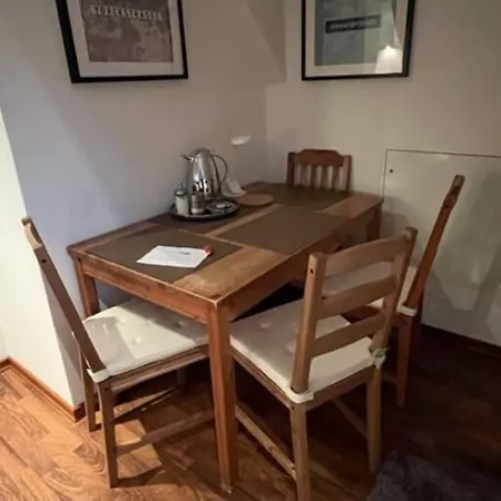Zentrale Wohnung Im Gruenen! Berlijn Buitenkant foto