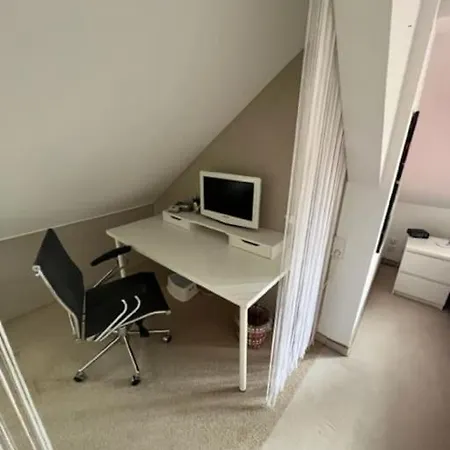 Zentrale Wohnung Im Gruenen! Berlijn Buitenkant foto